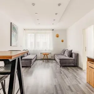 cozy-renovated-apartment-close-to-schoenbrunn-palace.vienna-besthotels.com/
